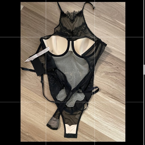 Victoria’sSecret NEW Women's Halter-neck Chantilly Lace Bodysuit Size 32C (L003) - Picture 8 of 10